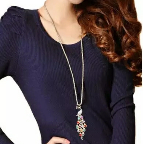 🦚Gorgeous Multi colored crystal peacock necklace - Picture 4 of 6